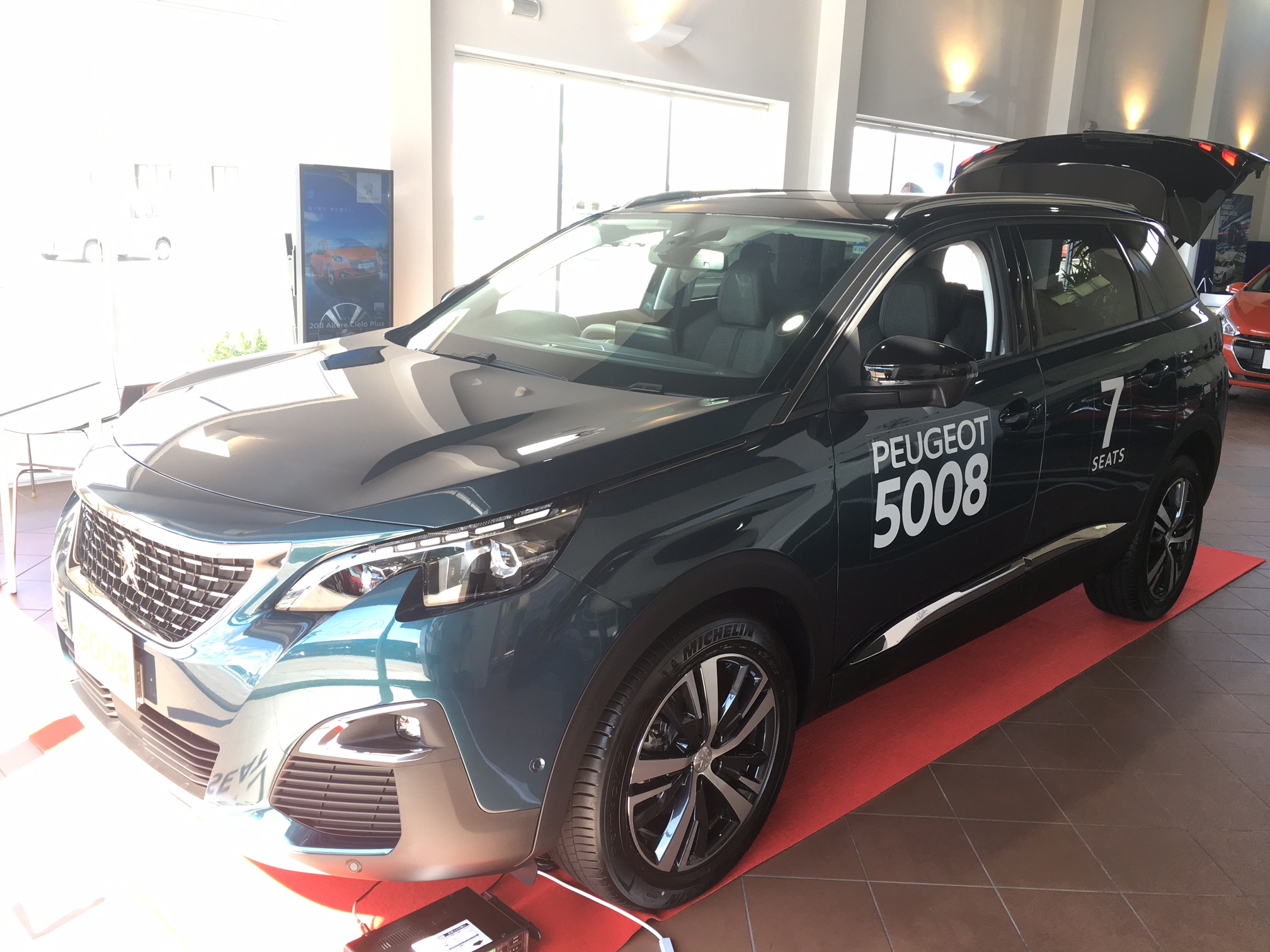 new SUV PEUGEOT5008内覧会＊