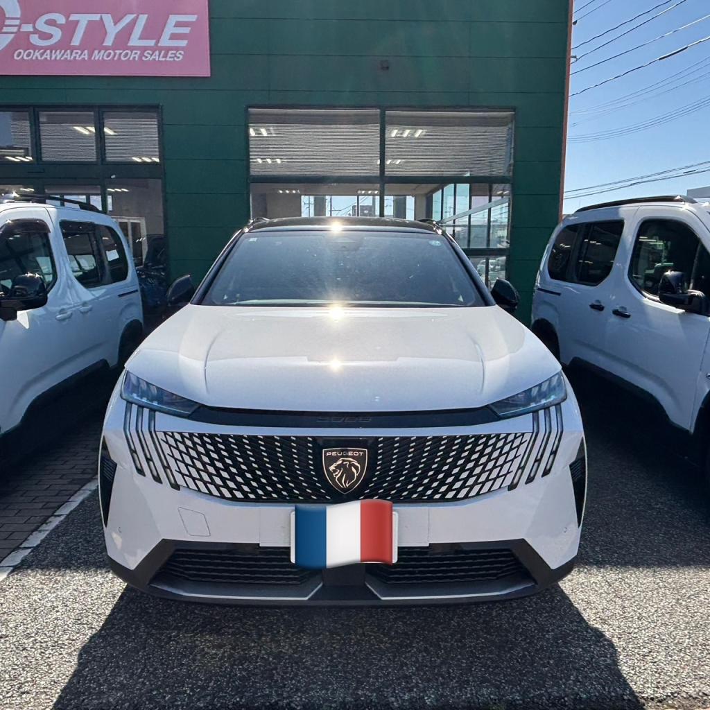 ついに、新型「PEUGEOT 5008」試乗車が到着いたしました！